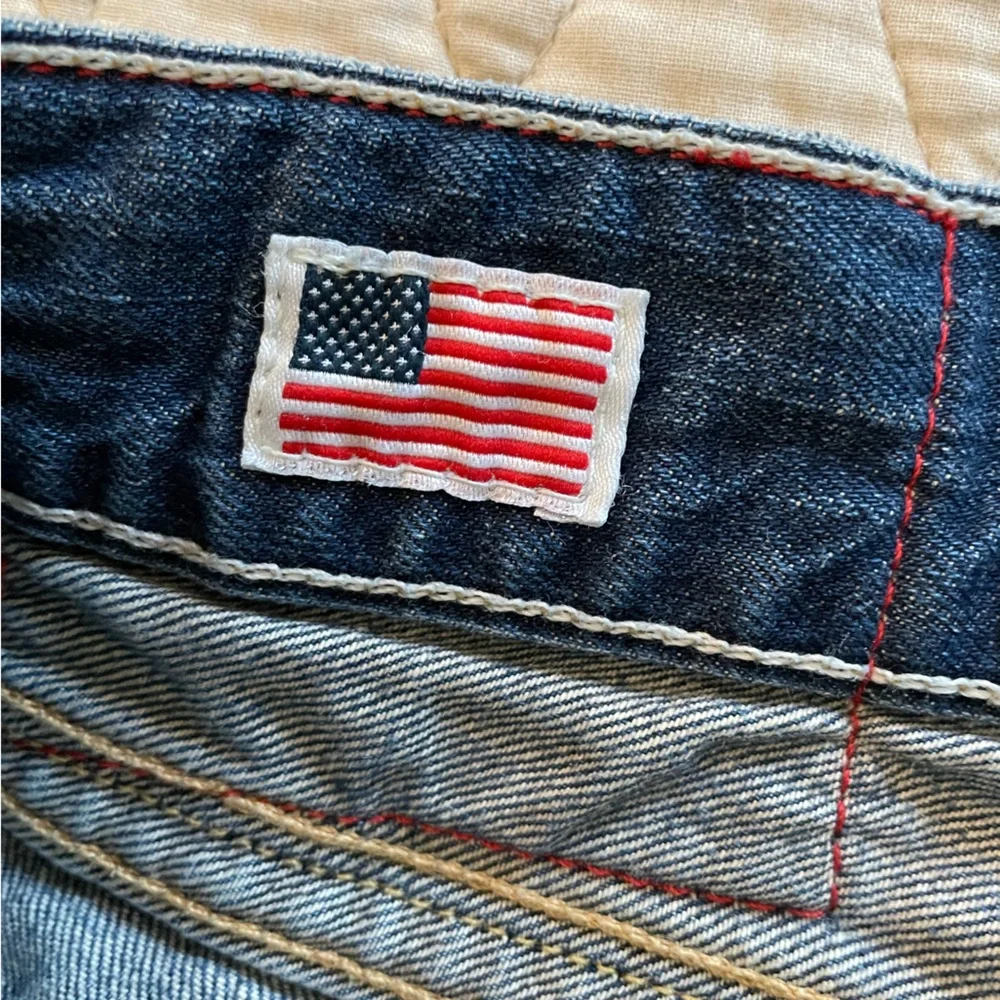True Religion Made in USA Perfectly Distressed Bobby Jean SZ‎ 36 Style MJHT66U51